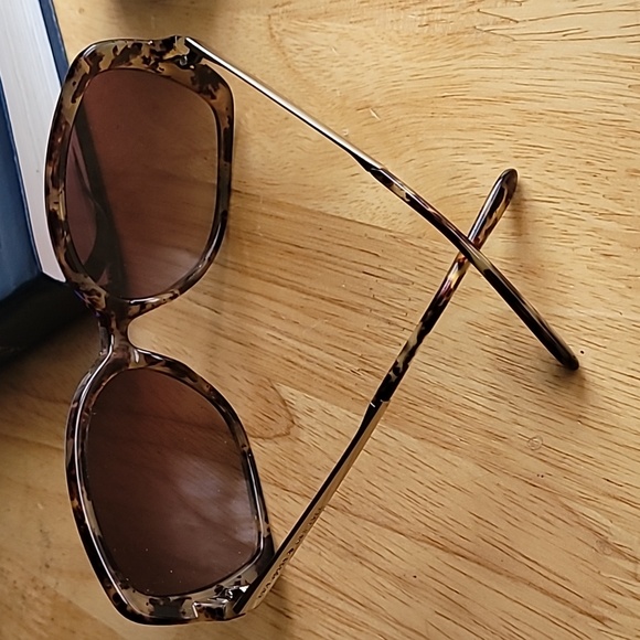 Kate Spade Sunglasses with Case - Picture 4 of 9